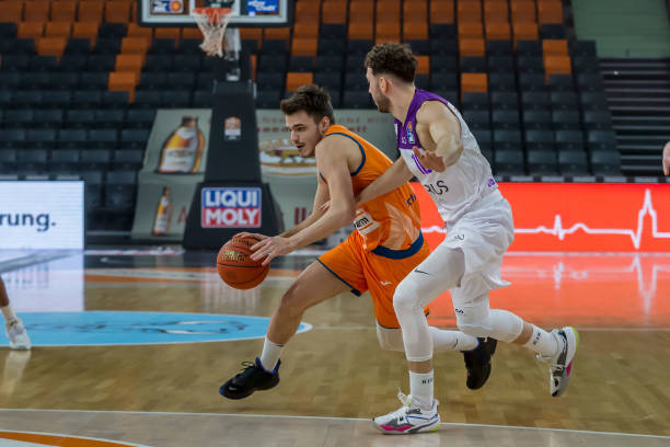 禁区防线里 禁区防线里